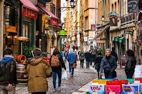 Shopping in Lyon .